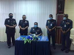 Ketua polis daerah seremban, asisten komisioner mohd said ibrahim, berkata bilik gerakan ibu pejabat polis (ipd) daerah seremban sudah menerima satu laporan berkaitan kejadian berkenaan, 9.45 pagi sabtu. Portal Rasmi Jabatan Bomba Dan Penyelamat Malaysia Lawatan Mesra Ke Ibu Pejabat Polis Daerah Seremban 2