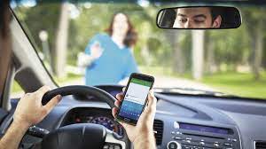 Ce spun specialiştii în psihologia traficului. MÄƒsurÄƒ ExtremÄƒ RÄƒmai FÄƒrÄƒ Permis DacÄƒ Faci Live Pe Facebook La Volan Epitesti