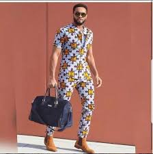 Si l'homme a adopté le costume européen, la femme continue d'exprimer son élégance grâce à la qualité de ces rectangles de tissus, jamais cousus, qu'elle superpose. 890 Idees De Le Pagne La Mode Et Moi Mode Mode Africaine Tenue Africaine