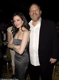 His career timeline of sexual harassment allegations. Rose Mcgowan Sagt Sie Ist Gut Nach Vergewaltiger Harvey Weinstein Ist Die 23 Jahrige Gefangnisstrafe Aktuelle Boulevard Nachrichten Und Fotogalerien Zu Stars Sternchen