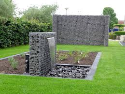 Das wasser hat, wie auch alle anderen elemente, eine beeindruckende wirkung auf uns. Garten Wasserfall In Ihre Gabionen Integrieren Gabinova