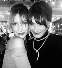 Cliquez sur le niveau requis dans la liste de cette page et nous n'ouvrirons ici que les réponses correctes à codycross aéroport. Pin By Ranay Yonkers On Friends Bella Hadid Carla Bruni Hadid