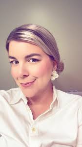 What she ordered versus what she got. She sent the picture of the lilac  color And i gave her the one in blue color. Somehow the two children look  alike but that