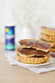 Tartelettes Au Caramel Sale Et Au Chocolat Vegan Sans Gluten Chocolat Vegan Tarte Au Chocolat Vegan Mini Tarte