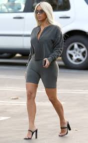 Black Biker Shorts Outfit Ideas Home Of Look Luxury Style And Fashion Trend Coverage Looks Magazine Home Of Look Style Fashion Trends Range From Super Bright Colours To A New Wave Of Sh Short Outfits