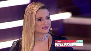 Η άννα μιλάει με τον υπάλληλο του τουριστικού γραφείου. To Orfanotrofeio H Kakopoihsh Kai O Rolos Sth Seira Asteria Sthn Ammo Binteo