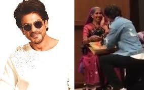 Charming Shah Rukh Khan Woos Female Fans In Ahmedabad