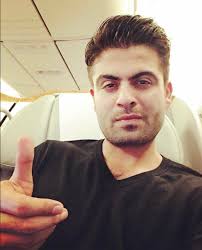 Hi we are looking for our best man Roy Reid. It was September 1st 1973 in  Wolverhampton my husband would like to get in contact with Roy