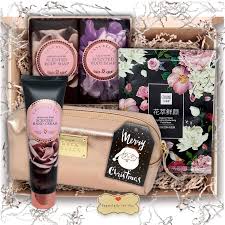 Christmas Gift For Women Under 50 Rose Gold Hamper Present To Pamper Her Christmas Gifts For Women Christmas Presents For Mum Christmas Presents For Girls