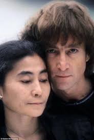 Khoảnh khắc hạnh phúc cuối cùng của John Lennon