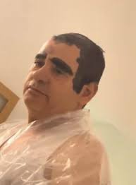 Se le ocurrió teñirse el pelo un día antes de la boda de su hija y no se le  quitaba con nada jaja vean la cara de desesperación que tenía Tú que