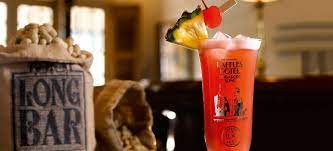 It was created in 1917 by ngiam tong boon. Falstaff Cocktail Tipp Der Original Raffles Singapore Sling Falstaff
