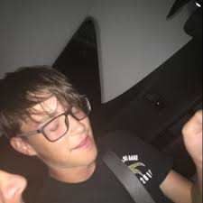 Aaron Boles (@sir_icecyub)