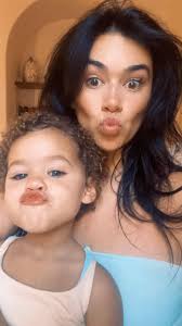 Carly Murphy's Instagram, Twitter & Facebook