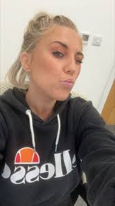 Kelly Tench's Instagram, Twitter & Facebook