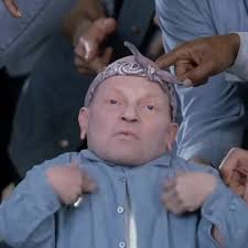 I just love ReFace, those deep fakes are hilarious... Here's me & mini me  as me in a take of Austin Powers... 😂😂😂