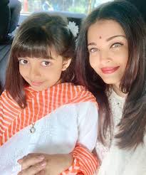 Aishwaryaraibachchan On Instagram Happy Dussehra And Vijaya Dashami To All Much Warmth Love And Aishwarya Rai Aishwarya Rai Bachchan Bollywood Actress