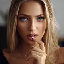 Loni Owens's Instagram, Twitter & Facebook