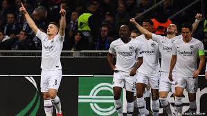 August sich auf 25.000 zuschauer freuen. Europa League Eintracht Frankfurt Draw Benfica In The Quarterfinals Sports German Football And Major International Sports News Dw 15 03 2019