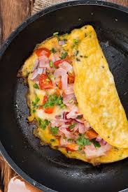 Une Omelette Roulee Inratable Et Delicieuse Recette Recette Plat Rapide Recettes De Cuisine Recette Cuisine Facile