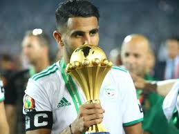 ويعتبر من أحسن اللاعبين في العالم حاليًّا. Ø¯ÙŠÙ…Ø¨Ù„Ù‰ ÙˆÙ…Ø­Ø±Ø² ÙÙ‰ ØµØ¯Ø§Ø±Ø© Ø£ØºÙ„Ù‰ 10 Ù„Ø§Ø¹Ø¨ÙŠÙ† Ø¹Ù„Ù‰ Ø¯ÙƒØ© Ø§Ù„Ø¨Ø¯Ù„Ø§Ø¡ Ø¨Ø§Ù„Ù…ÙˆØ³Ù… Ø§Ù„Ø¬Ø§Ø±Ù‰ Ø¹ÙŠÙ†
