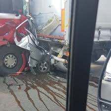 Wypadek na drodze s8 pod pabianicami. Warszawa Tragiczny Wypadek Na S8 Ciezarowki Zmiazdzyly Osobowke Zdjecia Natemat Pl