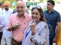 Actress kiron kher shares her life with anupam kher in a freewheeling interview. Anupam Kher S Tweet For His Wife Kirron Kher On Her Big Win In Lok Sabha 2019 Elections Hindi Movie News Times Of India