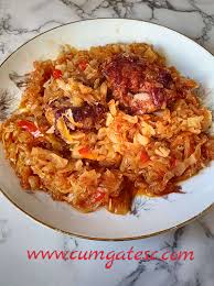 Nu există o rețetă originală de toros káposzta ci doar câteva elemente fixe care apar. Varza Murata Calita Cu Costita Afumata Cum Gatesc