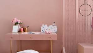 Peinture chambre adulte grise avec des détails déco rose et gris pour personnaliser son intérieur. Tous Nos Articles De Decoration Contenant La Couleur Rose