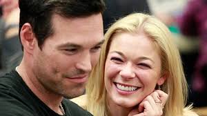 Ellen Pompeo Isn't Married to McDreamy in Real Life! Meet the Grey's Star's  Husband Chris Ivery