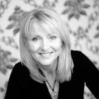 Jennifer Farish's Instagram, Twitter & Facebook