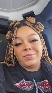 Are there hair braiders available for men in Glendale area?