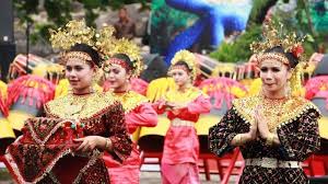 Tarian inang merupakan versi moden bagi tarian tradisional rakyat iaitu tarian mak inang. Mengenal Tarian Persembahan Alias Sekapur Sirih Tari Khas Melayu Penyambut Tamu Agung Halaman 2 Tribun Batam