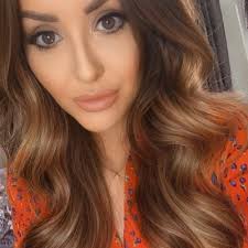 Becca Scott (@beccascottx)