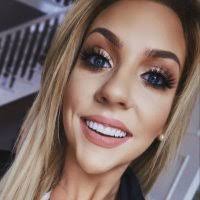 Laura Broderick's Instagram, Twitter & Facebook