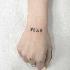 Romeo Lacoste On Instagram Micro Old English Lettering For Maggie Lindemann Karizmatik Dovmeler Dovme Tasarimlari Tattoo
