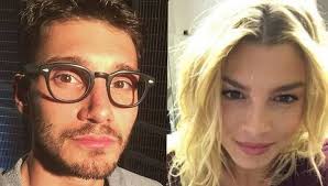 Dopo alcune esperienze nell'ambito musicale con diversi gruppi, è salita alla ribalta come cantante solista tra il 2009 e il 2010, ottenendo la vittoria alla nona edizione del talent show amici di maria de filippi e firmando un contratto con l'etichetta. Emma Marrone E Stefano Di Nuovo Insieme Parla De Martino Moda Uomo Lifestyle Menchic Itmoda Uomo Lifestyle Menchic It