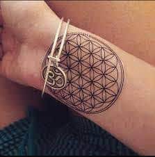 Flower Of Life Tattoo 49 Tattoos Mit Heiliger Geometrie Geometrisches Tattoo Blume Des Lebens Tattoo