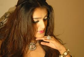 White glitter liner with pink lips 1