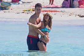 Join facebook to connect with isabel collado herrera and others you may know. Football Paparazzi On Twitter Ander Herrera Spotted In Ibiza On Vacations With His Girlfriend Isabel Collado Http T Co Ebenw7citm