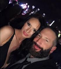 Sürekli eş değiştiren çift tartışma yarattı