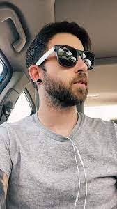 Shawn Lander's Instagram, Twitter & Facebook