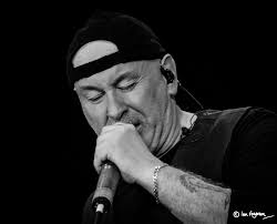 Dougie Robertson & The Diplomats