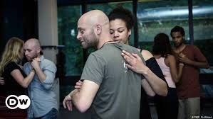Neste momento, muitas pessoas querem fazer o download deste livro kizombas angolanas 2021. Kizomba Chega A Universidade De Colonia Angola Dw 29 05 2014