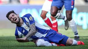Fc porto 1:0 vitoria guimaraes. Strafstoss Schock In Portugal Alex Telles Vom Fc Porto Verwandelt Elfmeter Und Verletzt Sich Dabei Sportbuzzer De