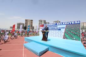 Bir taraftan da iyi okuyanları şahinbey belediye başkanımız bisiklet hediye ederek ödüllendiriyor. Mehmet Tahmazoglu On Twitter Genclik Ve Spor Bakanimiz Sn Mehmet Kasapoglu Belediyemizin Duzenledigi Bisiklet Dagitim Torenimize Katildi Sn Bakanimizla Birlikte Bugun 10 000 Adet Bisikleti Genclerimizle Bulusturduk Sportif Ve Saglikli