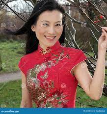 Mulher chinesa bonita imagem de stock. Imagem de sorrir 
