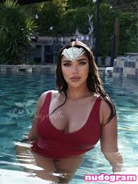 Julia Bayonetta - Free pics