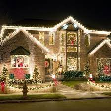 31 Landscaping Ideas For Holiday Lighting Safety Tips Homeridian Com Exterior Christmas Lights Decorating With Christmas Lights Christmas House Lights
