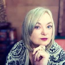 Tracey Lomax-Nixon (@LoudMouthedChic)